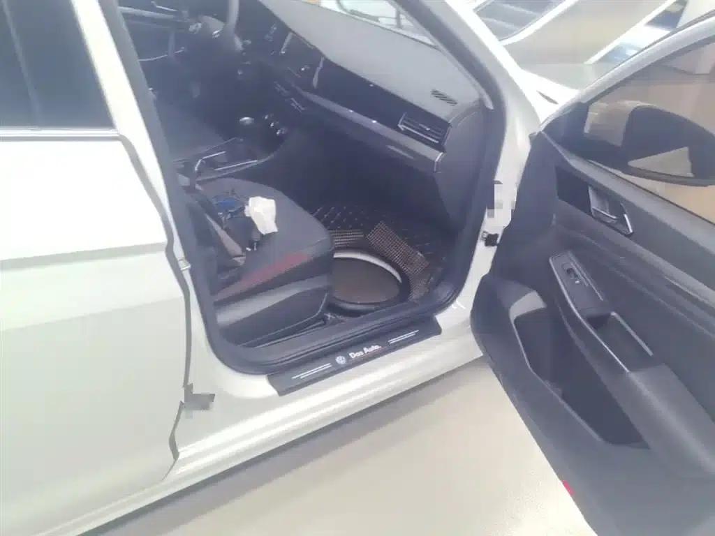 2020 Volkswagen Bora 1.5L Automatic Comfort Model — миниатюра 11