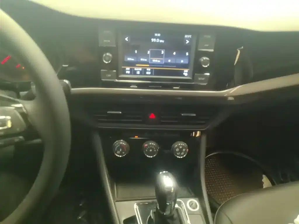 2020 Volkswagen Bora 1.5L Automatic Comfort Model — миниатюра 20
