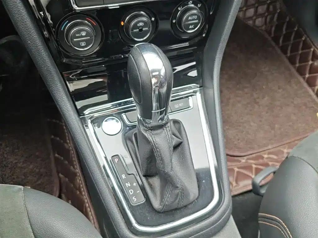 2016 Volkswagen Bora 1.6L Automatic Luxury Edition — миниатюра 14