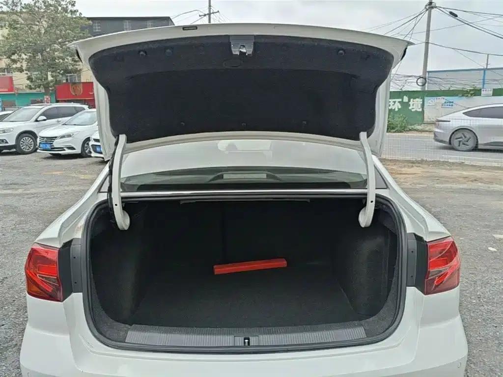 2016 Volkswagen Bora 1.6L Automatic Luxury Edition — миниатюра 19