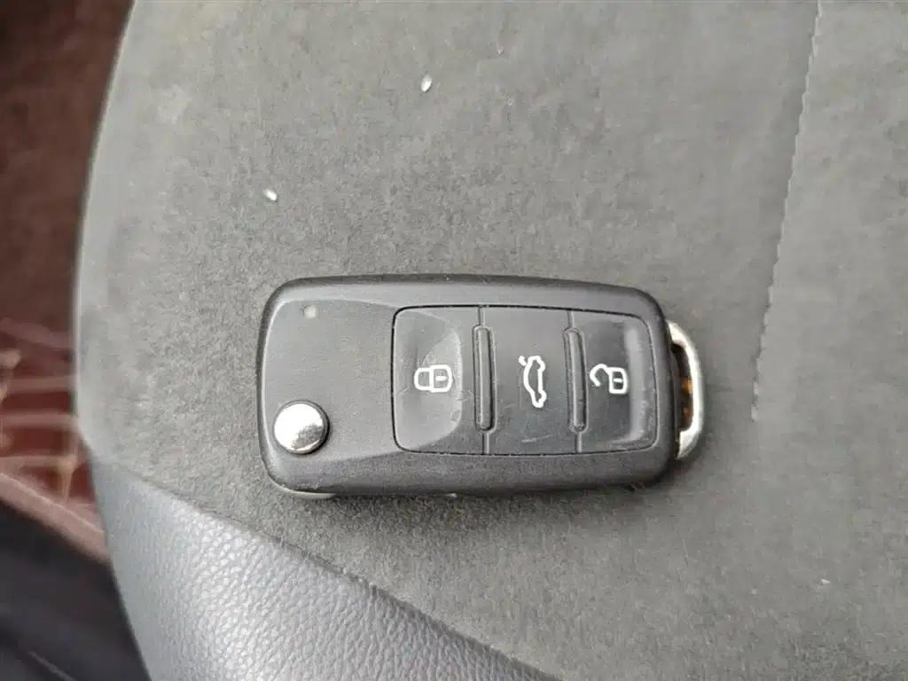 2016 Volkswagen Bora 1.6L Automatic Luxury Edition — миниатюра 9
