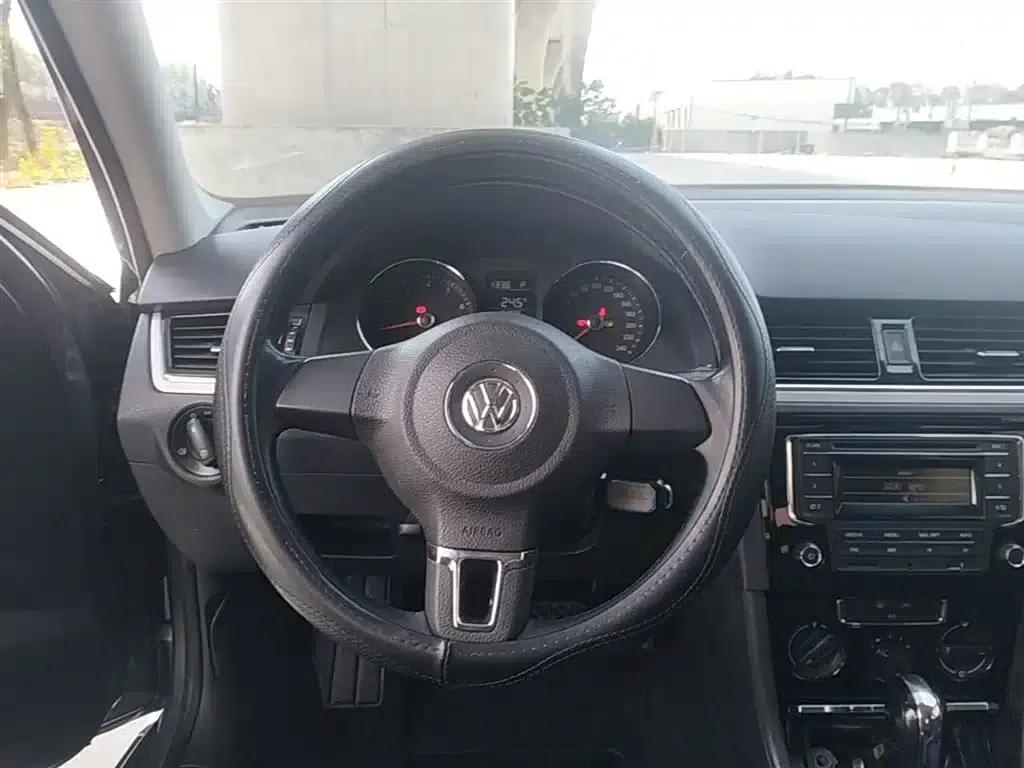 2014 Volkswagen Bora 1.6L Automatic Fashion Edition — миниатюра 11