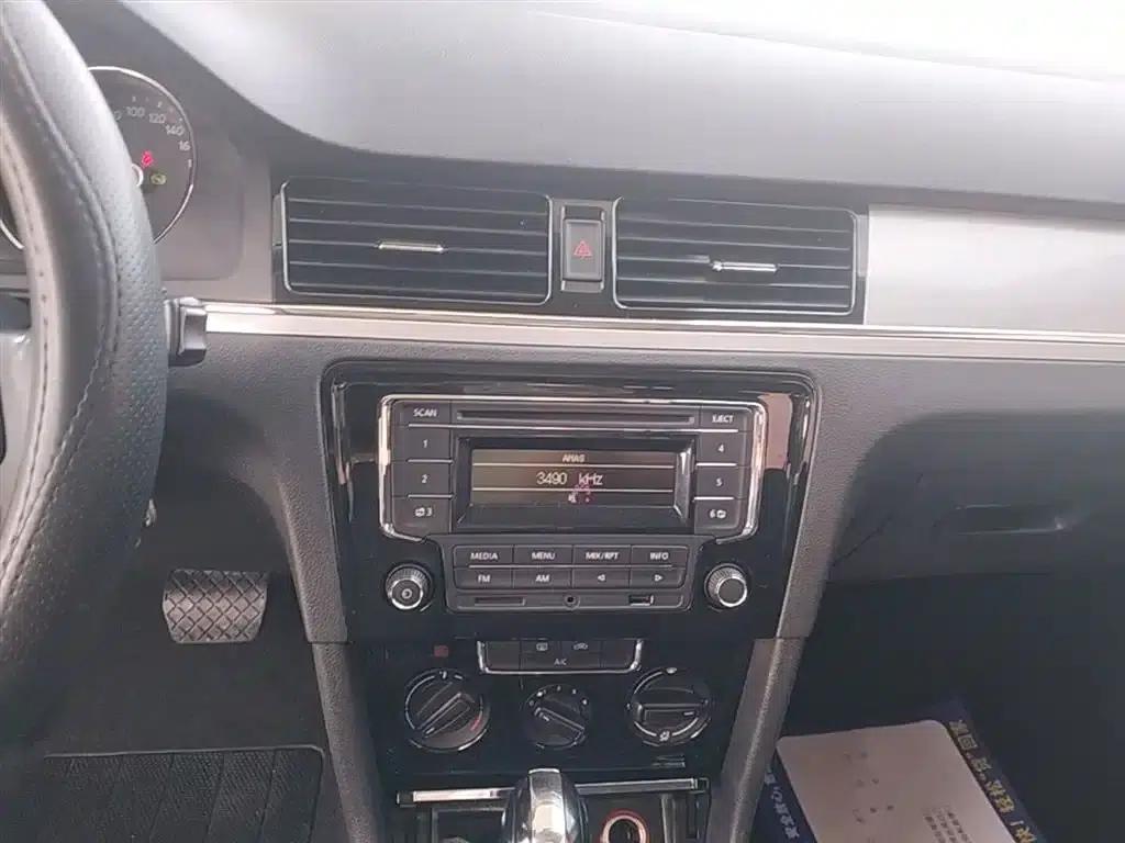 2014 Volkswagen Bora 1.6L Automatic Fashion Edition — миниатюра 13