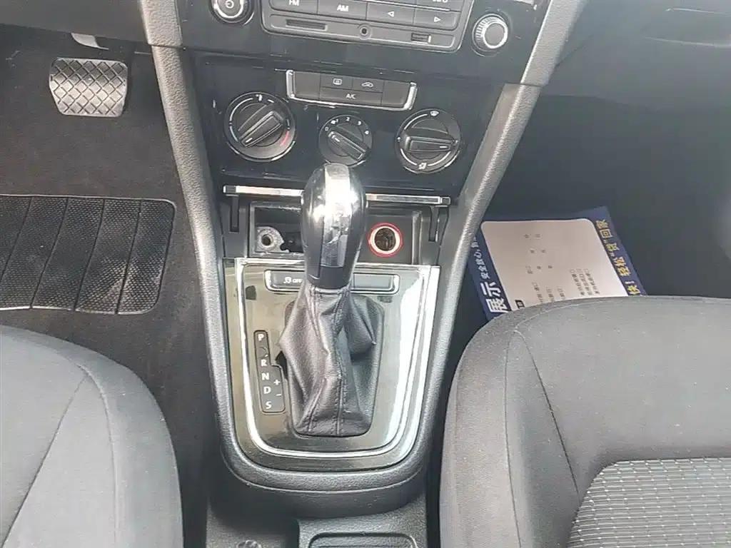 2014 Volkswagen Bora 1.6L Automatic Fashion Edition — миниатюра 14