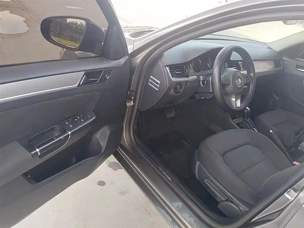 2014 Volkswagen Bora 1.6L Automatic Fashion Edition — миниатюра 16