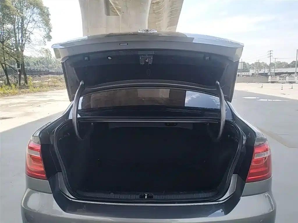 2014 Volkswagen Bora 1.6L Automatic Fashion Edition — миниатюра 19