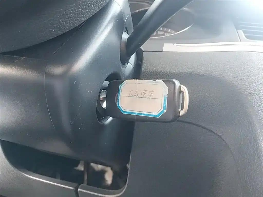 2014 Volkswagen Bora 1.6L Automatic Fashion Edition — миниатюра 9