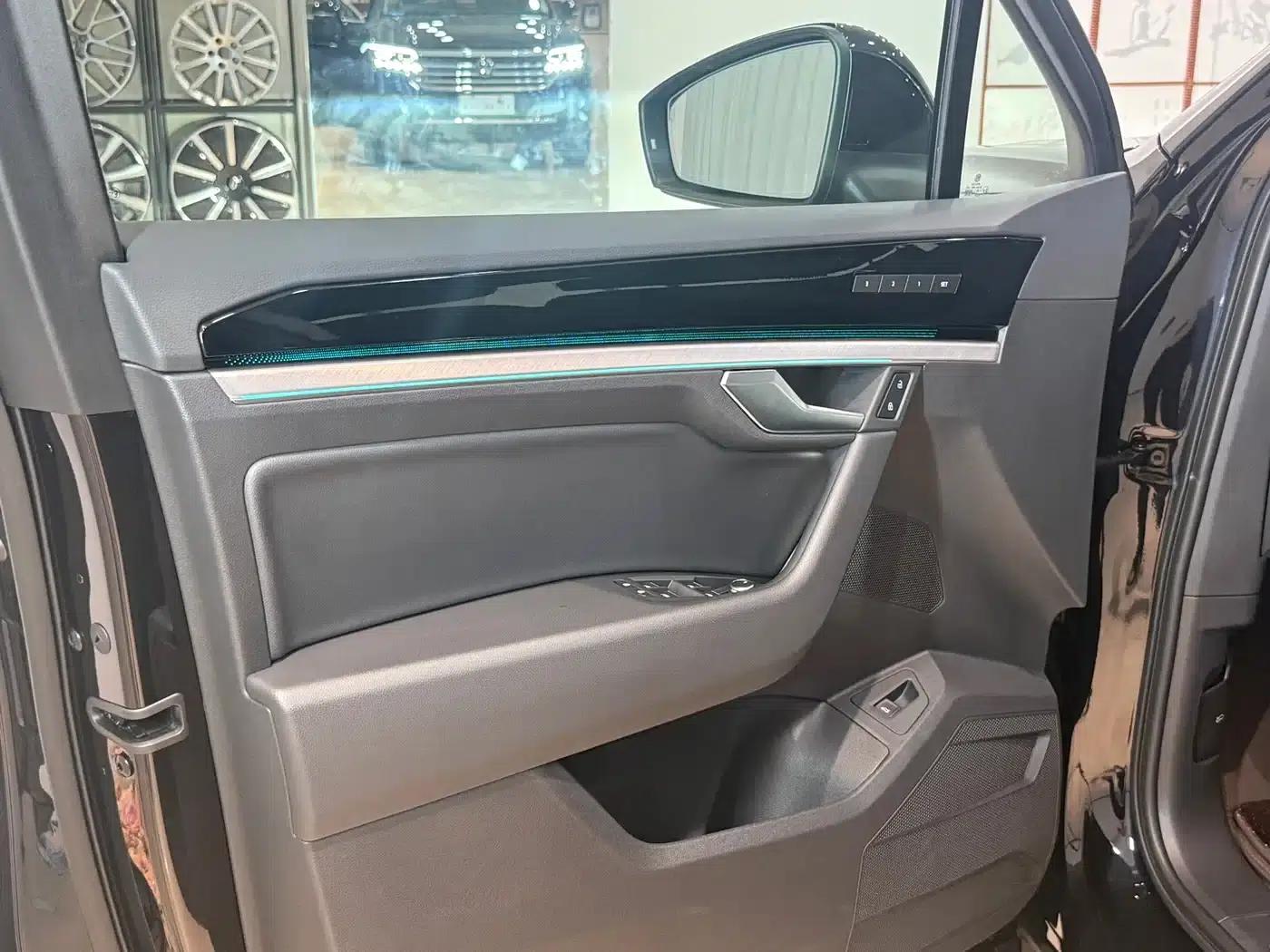 Touareg 2022 3.0TSI R-Line Classic Sport Package — миниатюра 12