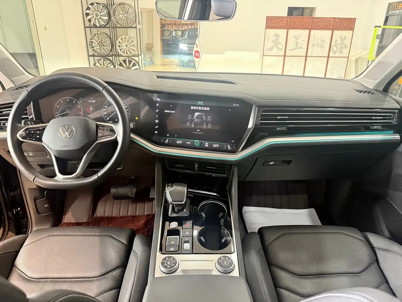 Touareg 2022 3.0TSI R-Line Classic Sport Package — миниатюра 18