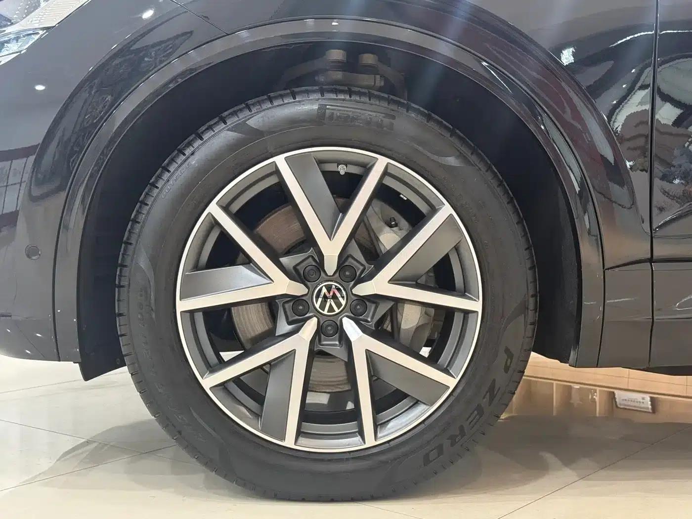 Touareg 2022 3.0TSI R-Line Classic Sport Package — миниатюра 3