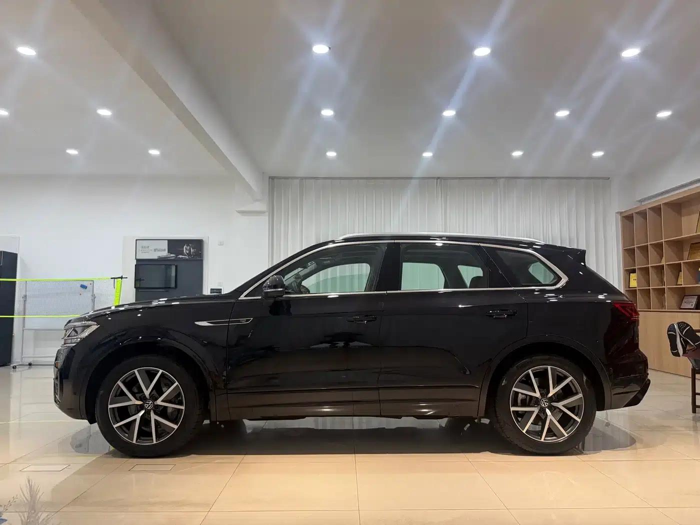 Touareg 2022 3.0TSI R-Line Classic Sport Package — миниатюра 4