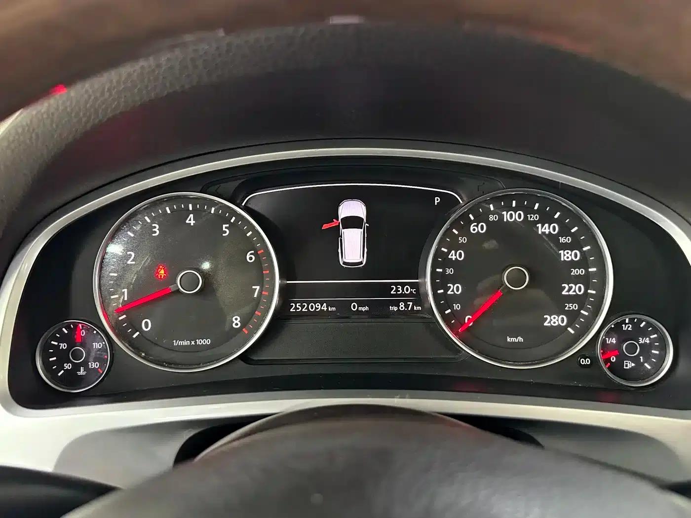 2011 Touareg 3.0TSI Comfort — миниатюра 32