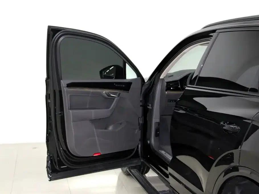 2022 Volkswagen Touareg 3.0TSI R-Line, Obsidian Black Sport Package — миниатюра 5