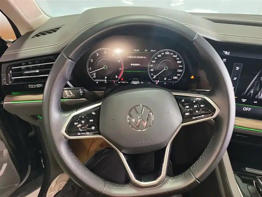 2021 Volkswagen Touareg 3.0TSI R-Line, Obsidian Black Sport Package — миниатюра 11