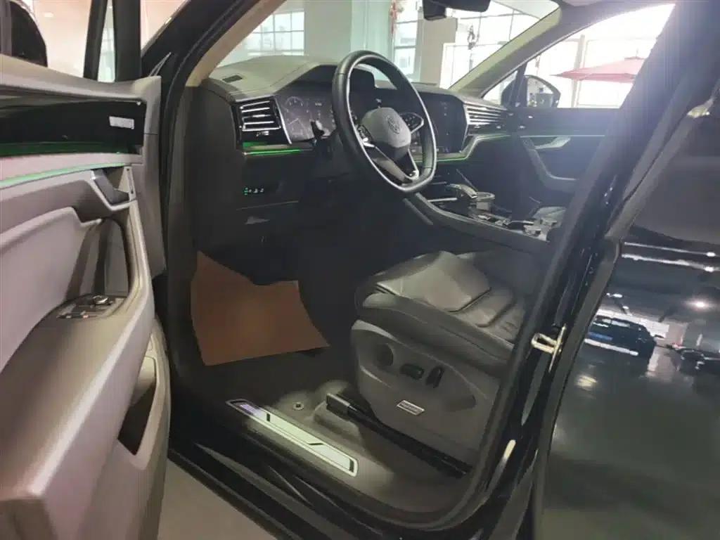 2021 Volkswagen Touareg 3.0TSI R-Line, Obsidian Black Sport Package — миниатюра 16