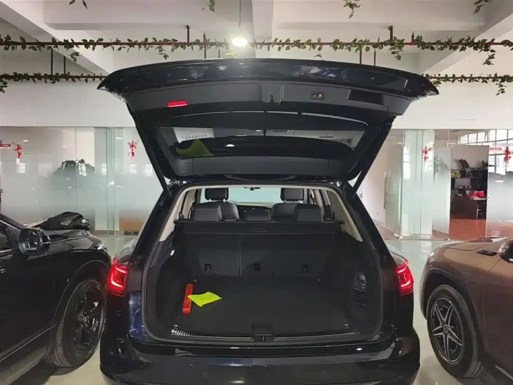 2021 Volkswagen Touareg 3.0TSI R-Line, Obsidian Black Sport Package — миниатюра 19