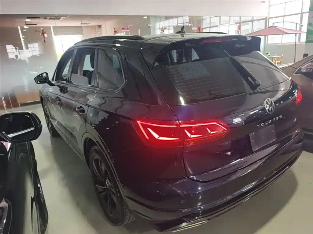 2021 Volkswagen Touareg 3.0TSI R-Line, Obsidian Black Sport Package — миниатюра 5
