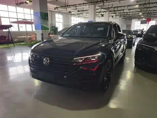 2021 Volkswagen Touareg 3.0TSI R-Line, Obsidian Black Sport Package