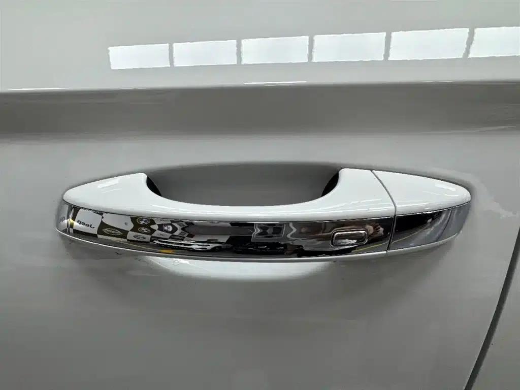 Tharu 2022 280TSI 2WD Luxury Edition — миниатюра 16