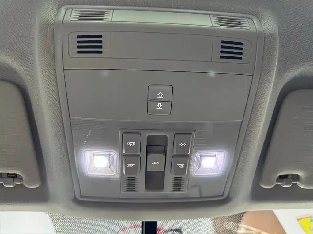 Tharu 2022 280TSI 2WD Luxury Edition — миниатюра 17
