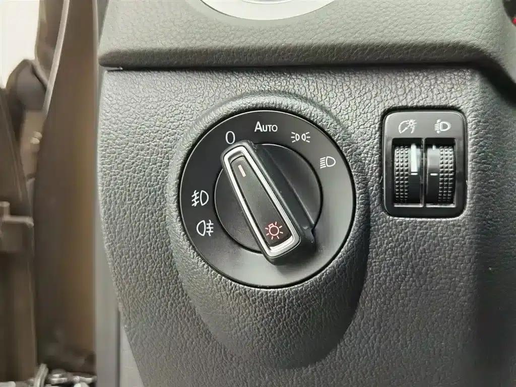 2016 Volkswagen Tiguan 300TSI Automatic 2WD Comfort Edition — миниатюра 21