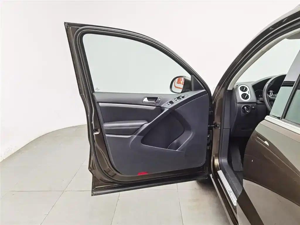 2016 Volkswagen Tiguan 300TSI Automatic 2WD Comfort Edition — миниатюра 8