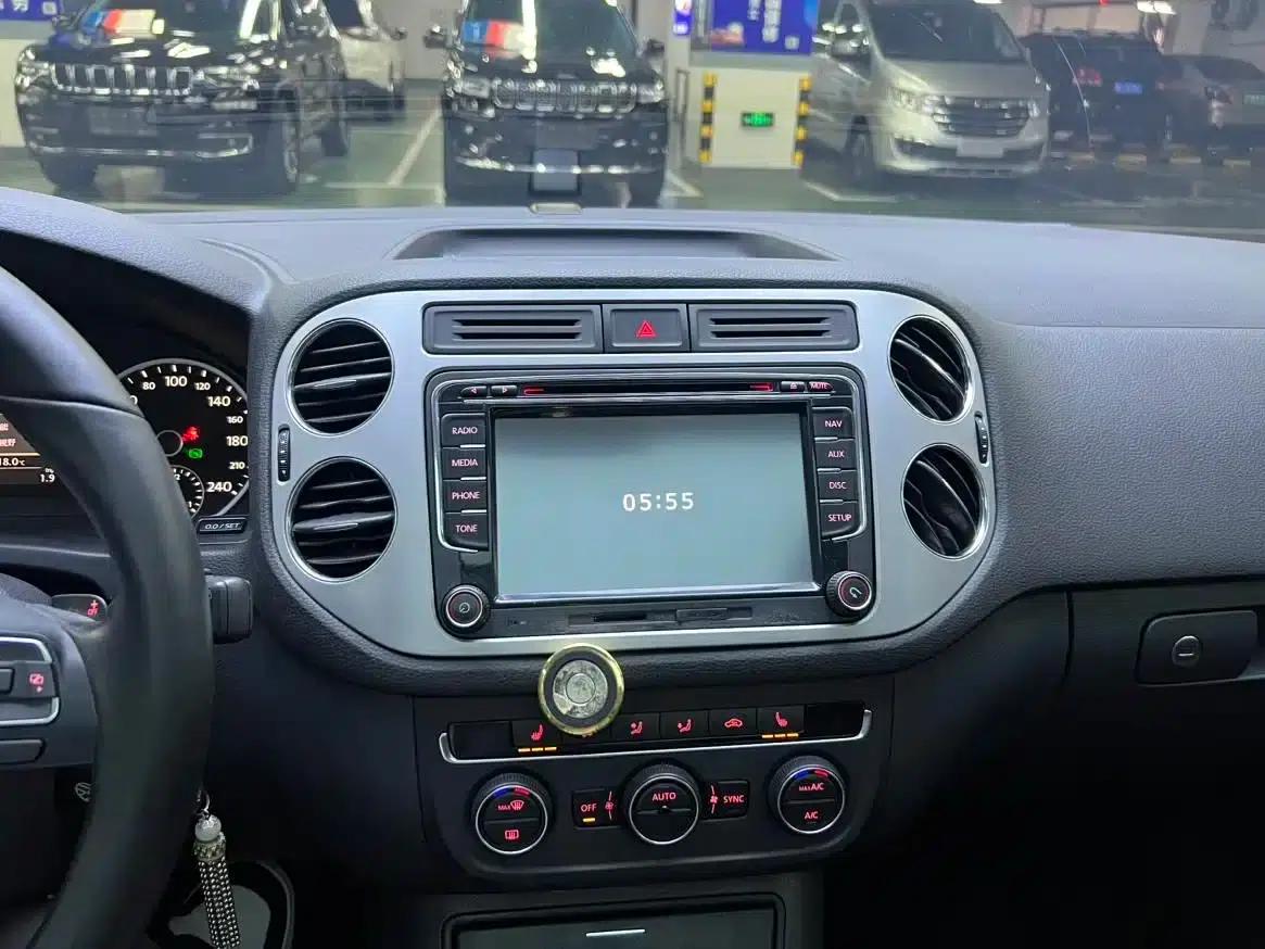 Tiguan 2013 1.8TSI Automatic 4WD Luxury — миниатюра 9