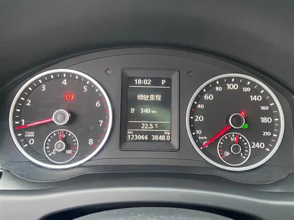 2015 Volkswagen Tiguan 1.8TSI Automatic 2WD Comfort Edition — миниатюра 16