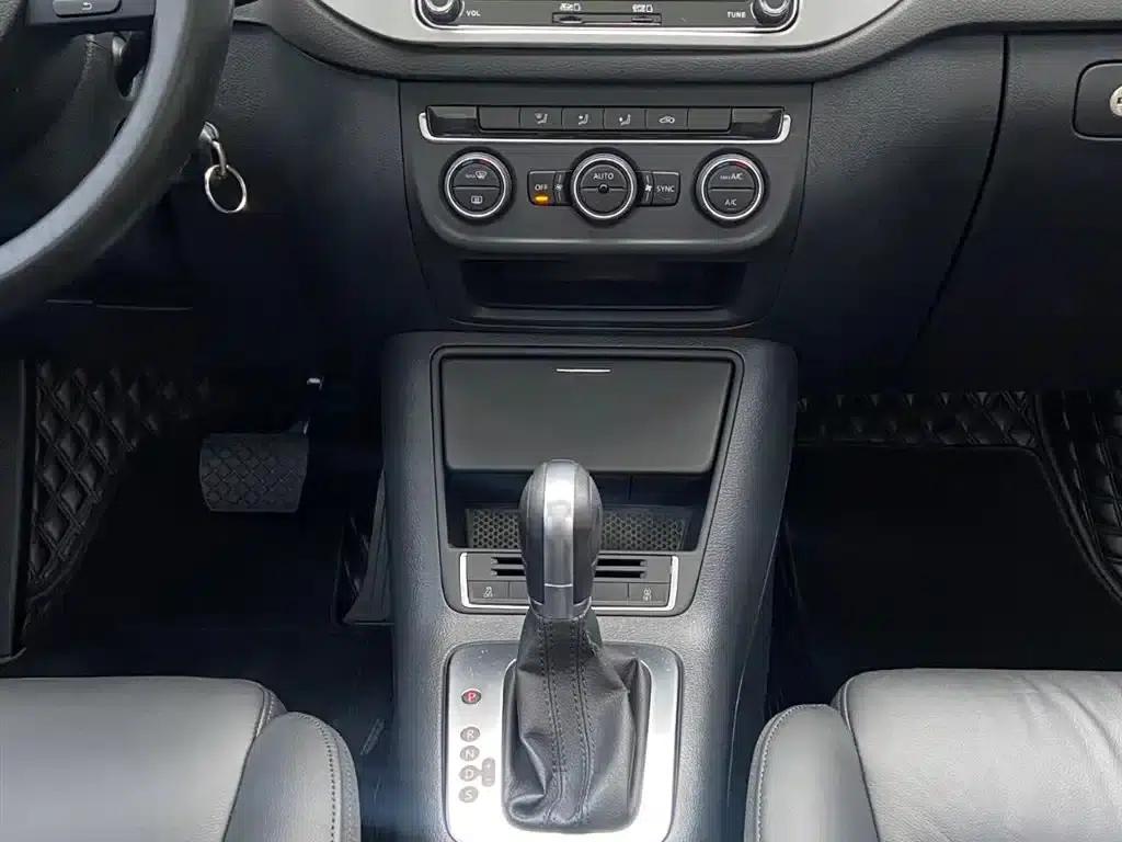 2015 Volkswagen Tiguan 1.8TSI Automatic 2WD Comfort Edition — миниатюра 6
