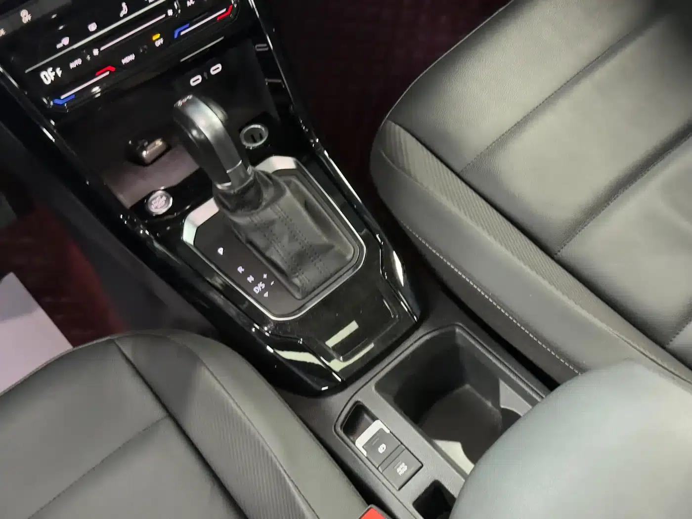 T-ROC 2021 Facelift 280TSI DSG 2WD Luxury Intelligent Edition — миниатюра 13