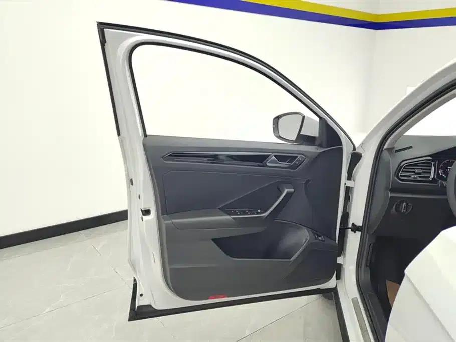 T-ROC 2021 280TSI DSG 2WD Comfort Intelligent Connectivity 30th Anniversary Edition — миниатюра 7