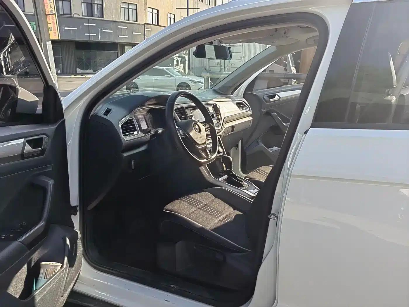 T-ROC 2020 Model 230TSI DSG 2WD Entry-Level — миниатюра 5