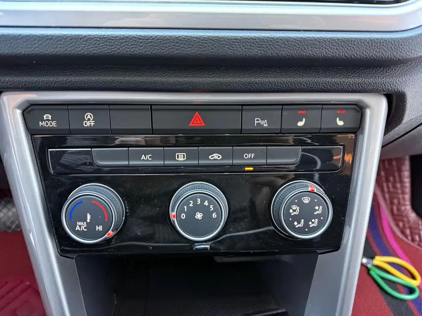 2021 T-ROC 280TSI DSG 2WD Comfort Smart Edition — миниатюра 9