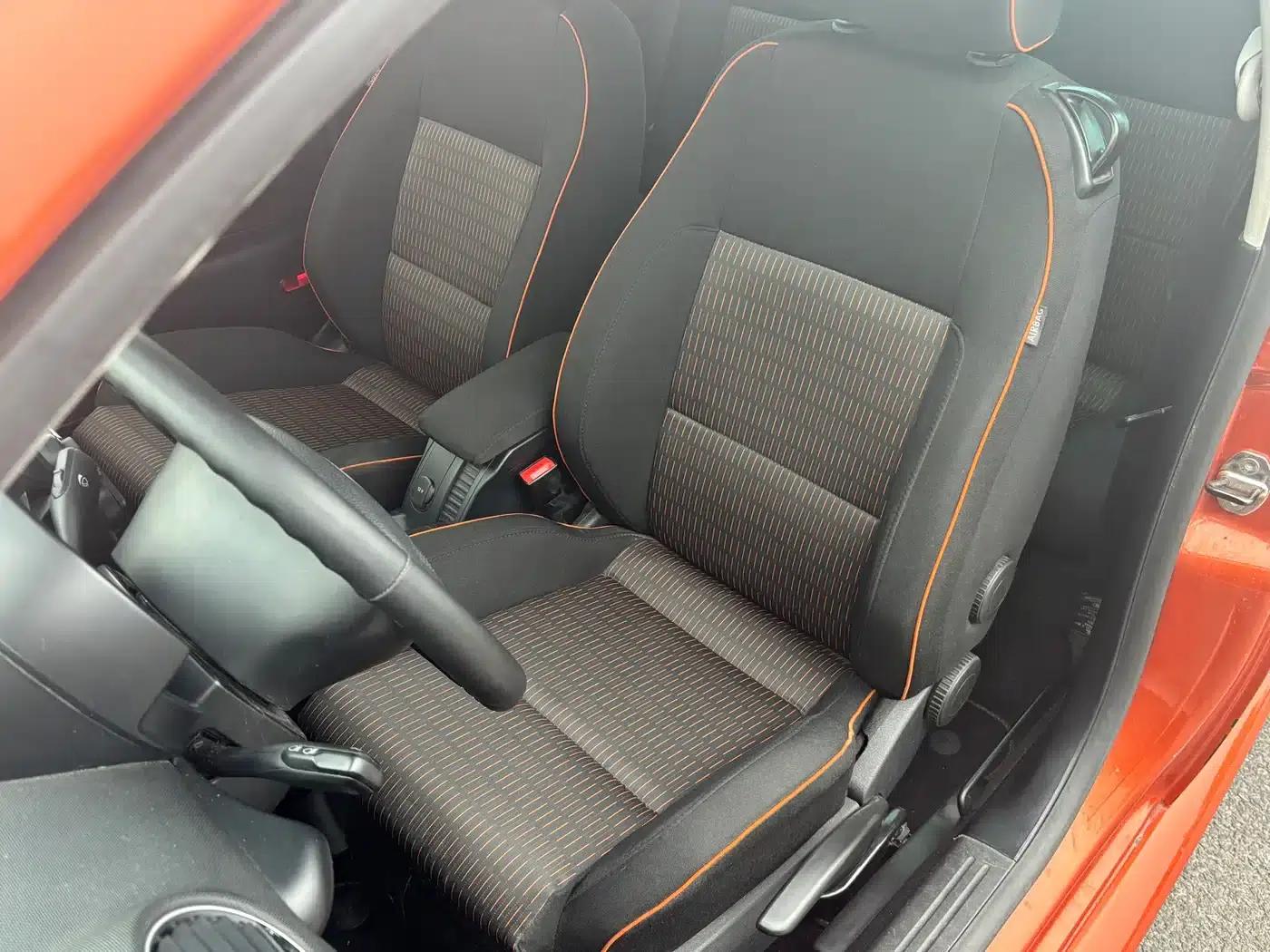 2010 Volkswagen Beetle 2.0 BlackOrange Luxury Edition — миниатюра 12