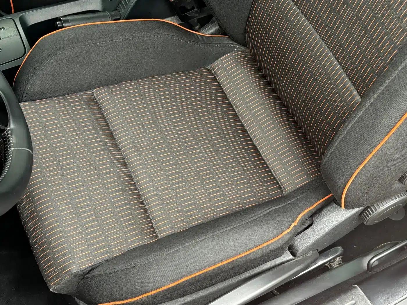 2010 Volkswagen Beetle 2.0 BlackOrange Luxury Edition — миниатюра 13