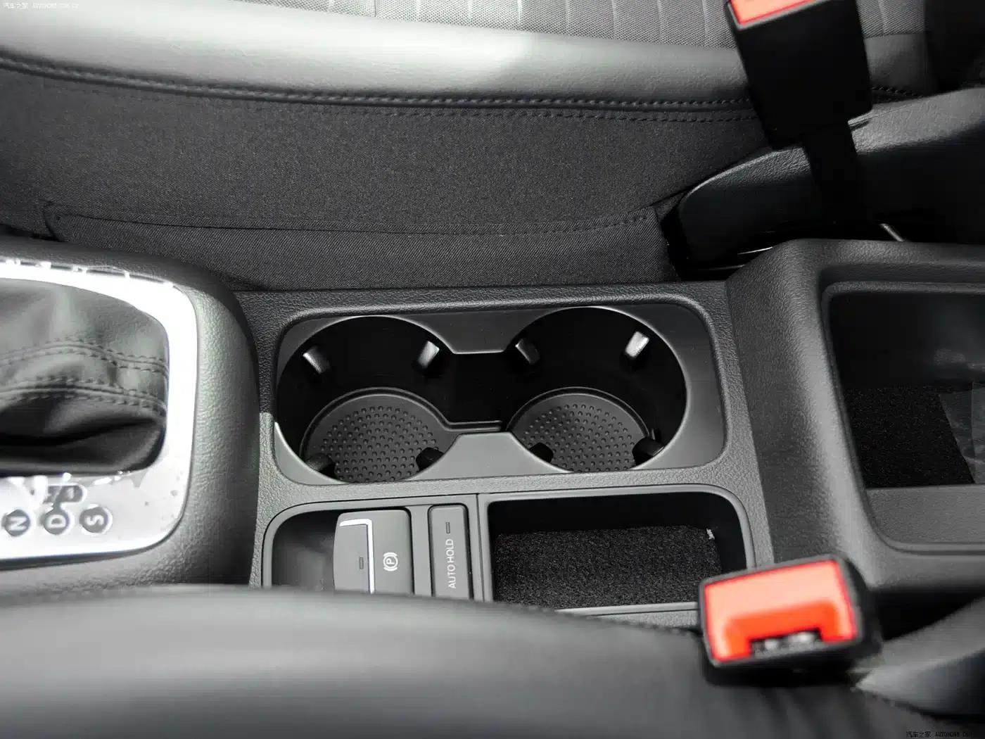 2010 Volkswagen Beetle 2.0 BlackOrange Luxury Edition — миниатюра 14