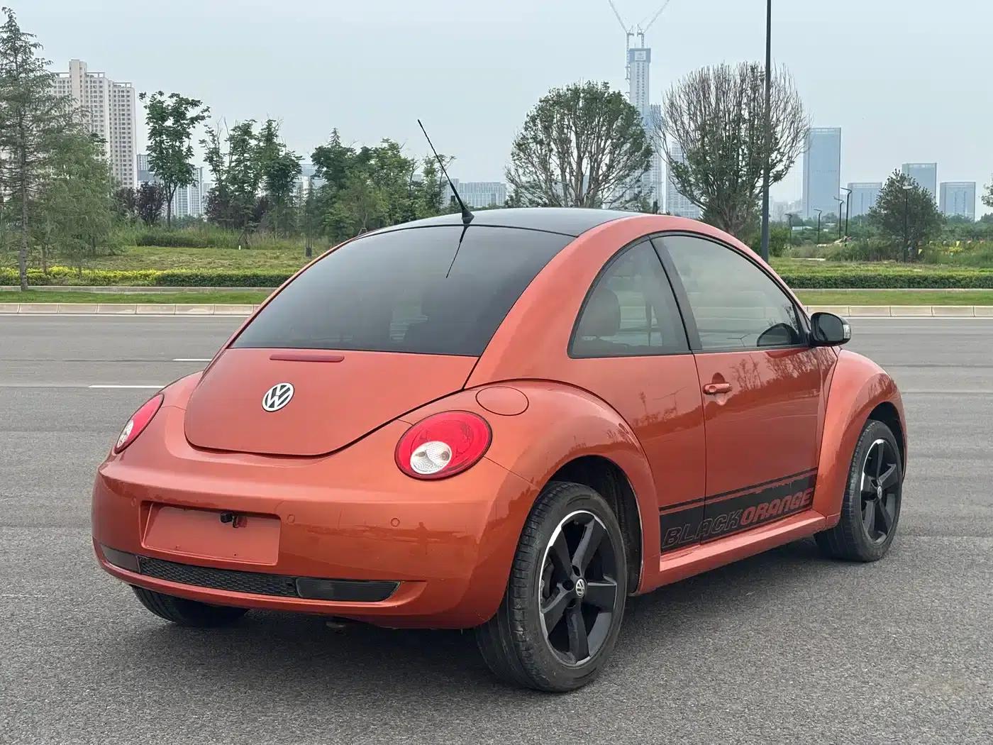 2010 Volkswagen Beetle 2.0 BlackOrange Luxury Edition — миниатюра 4