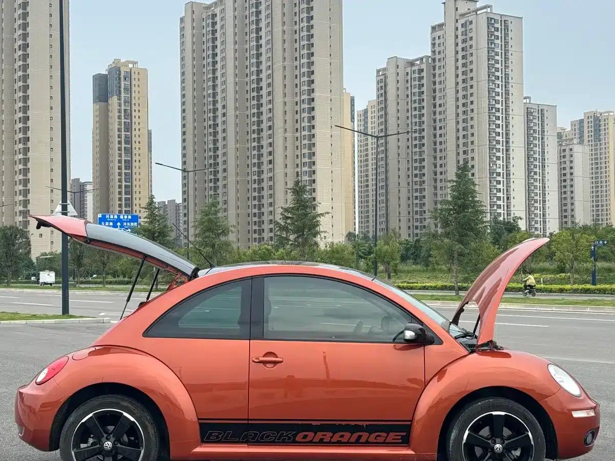 2010 Volkswagen Beetle 2.0 BlackOrange Luxury Edition — миниатюра 5