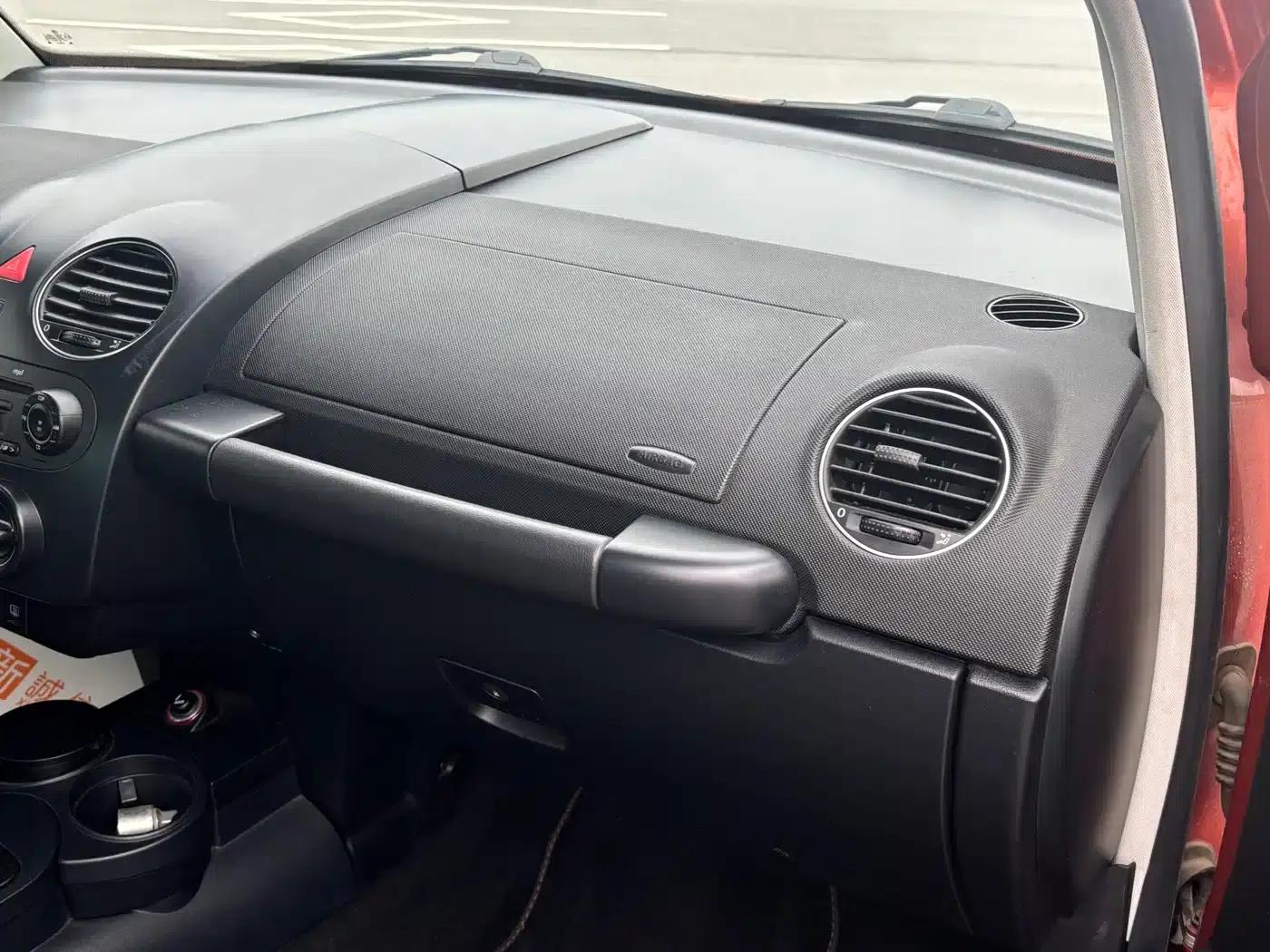 2010 Volkswagen Beetle 2.0 BlackOrange Luxury Edition — миниатюра 8