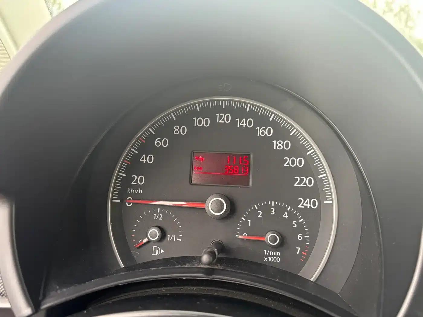 2010 Volkswagen Beetle 2.0 BlackOrange Luxury Edition — миниатюра 9