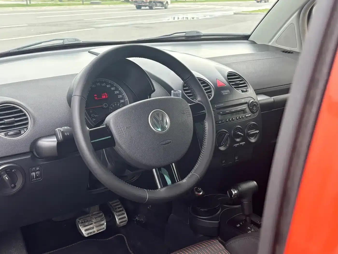 2010 Volkswagen Beetle 2.0 BlackOrange Luxury Edition — миниатюра 10