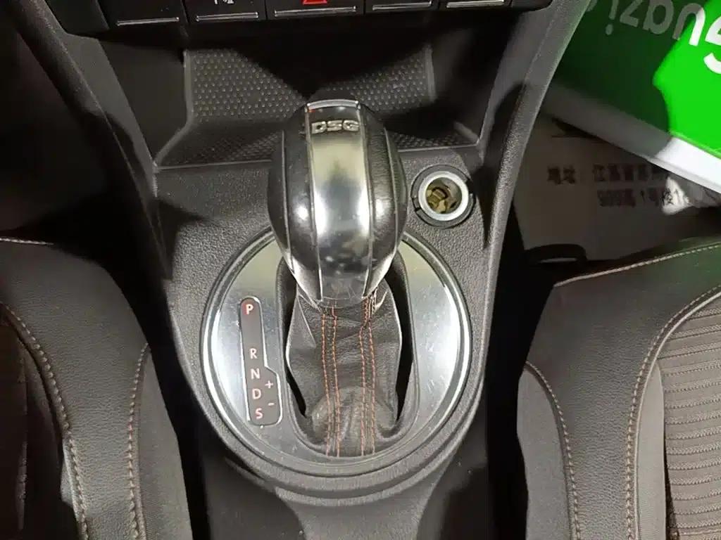 2013 Volkswagen Beetle 1.4TSI Fender Rock Edition — миниатюра 14