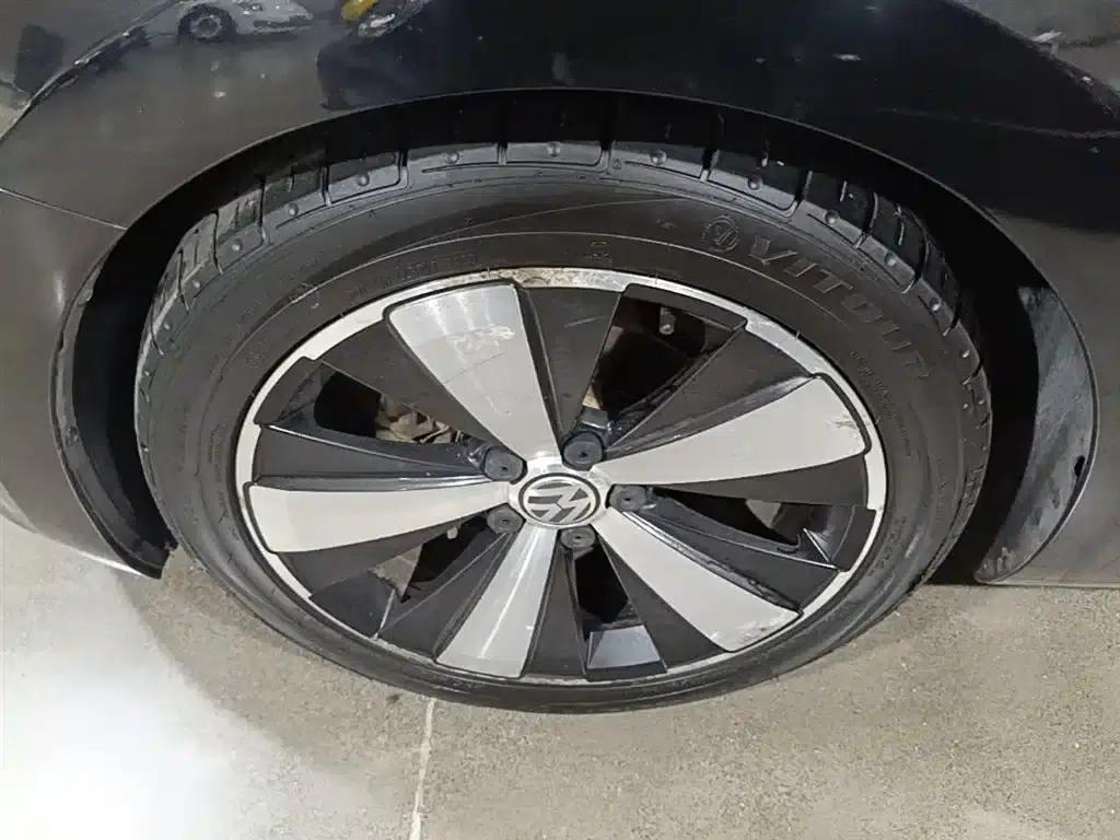 2013 Volkswagen Beetle 1.4TSI Fender Rock Edition — миниатюра 23