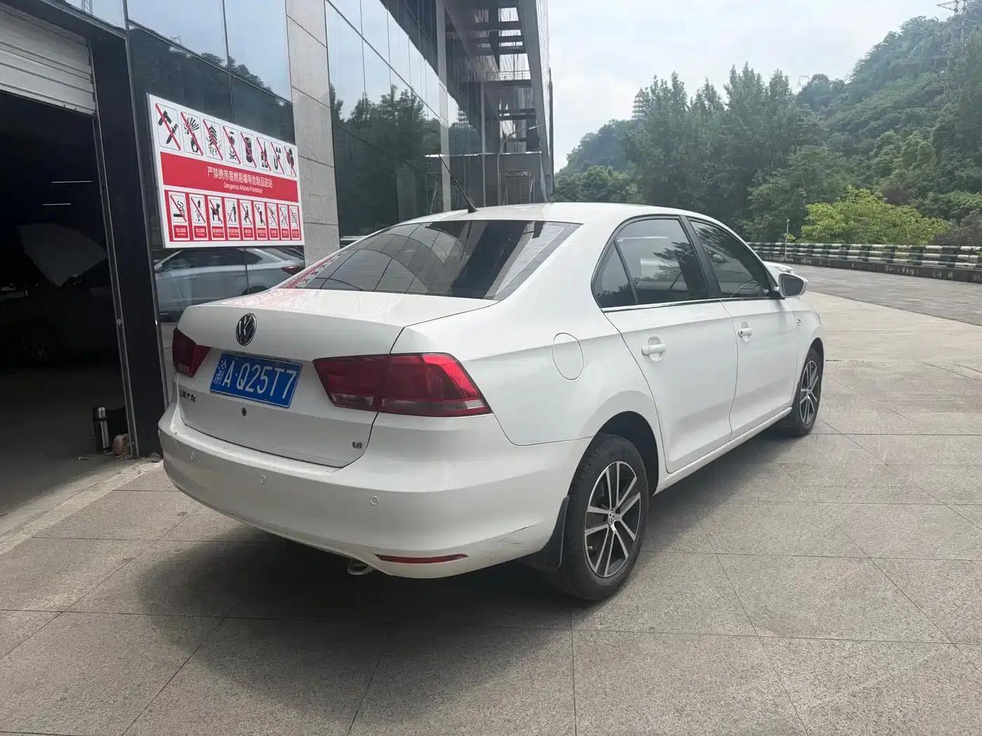 Santana 2013 1.6L Automatic Fashion Edition — миниатюра 17