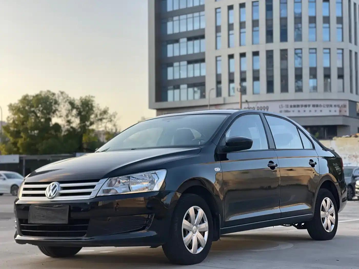 Santana 2015 1.6L Manual Fashion Edition — миниатюра 1