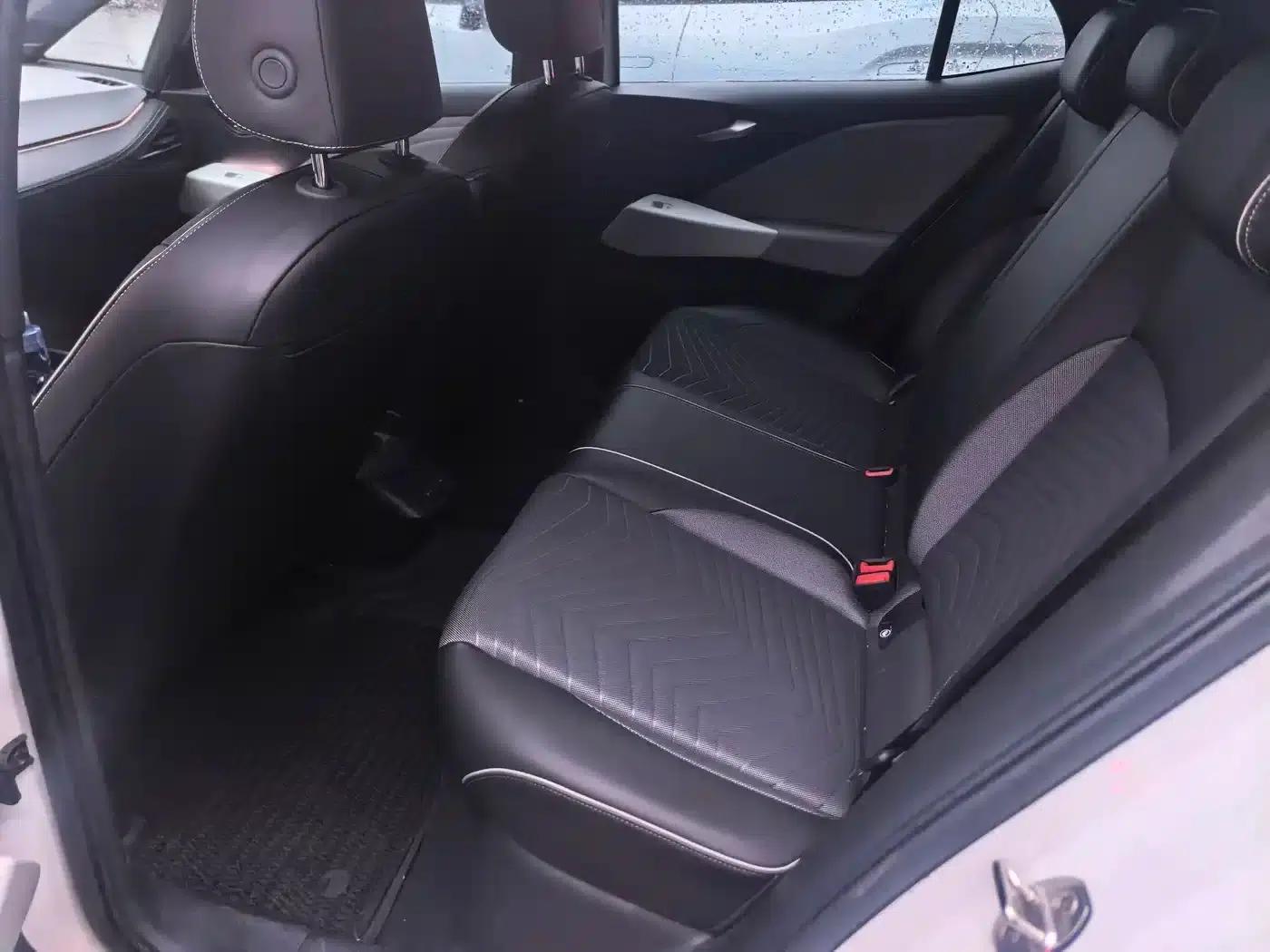 Volkswagen ID.3 2024 Outstanding Edition — миниатюра 4