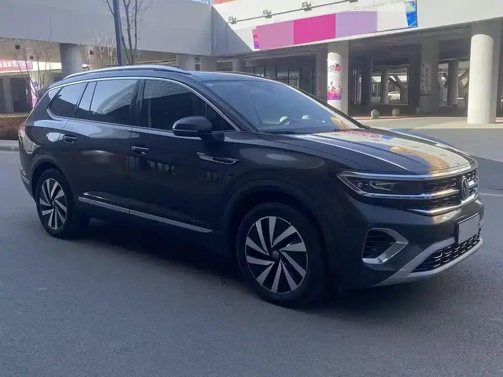 2021 Range Rover 380TSI AWD Luxury Pro — миниатюра 3