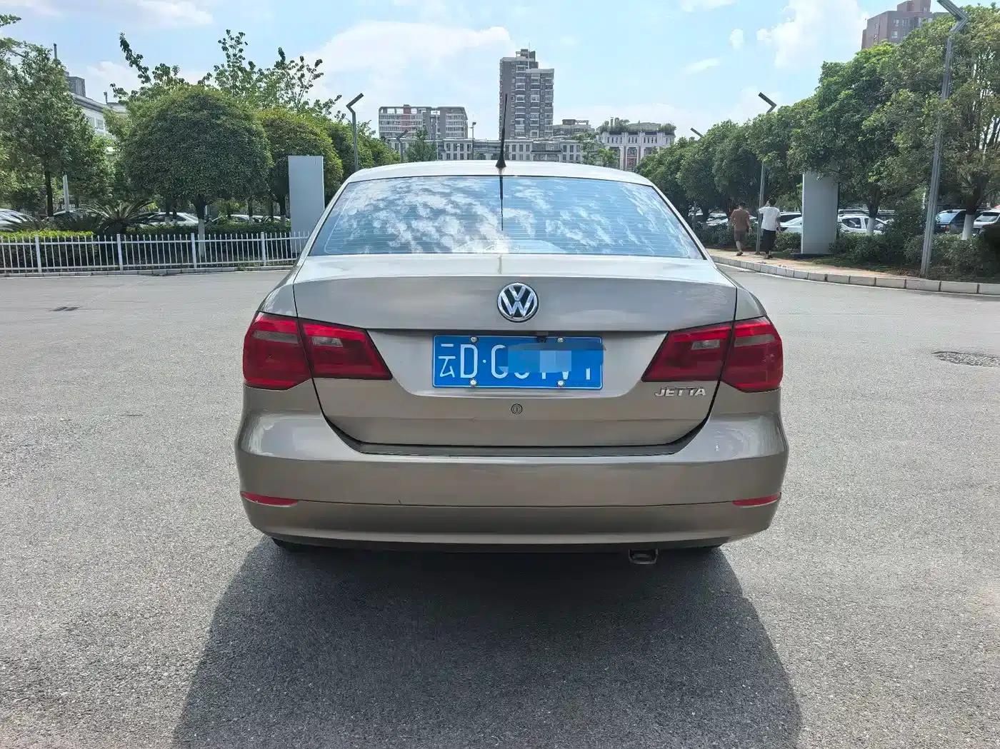 Jetta 2015 1.6L Manual Fashion Edition — миниатюра 8