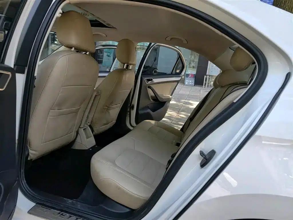 Jetta 2015 1.6L Automatic Deluxe — миниатюра 5