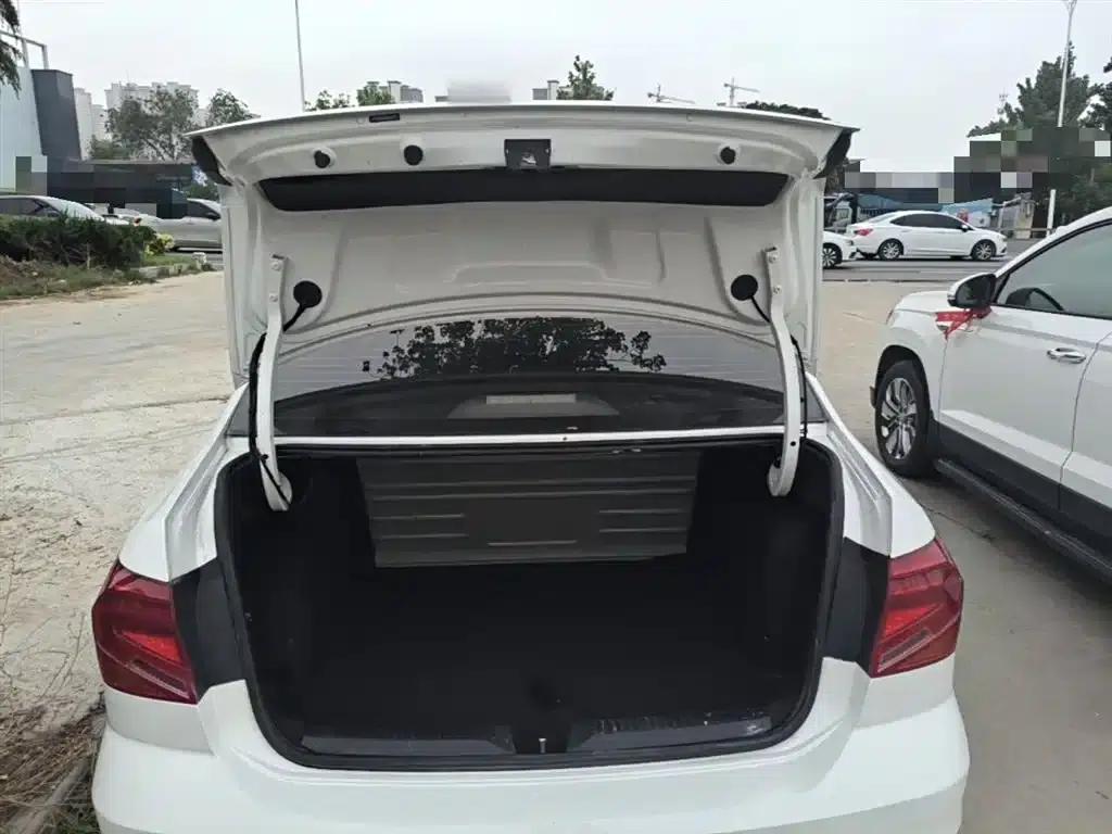 Jetta 2017 1.5L Manual Fashion Edition — миниатюра 19